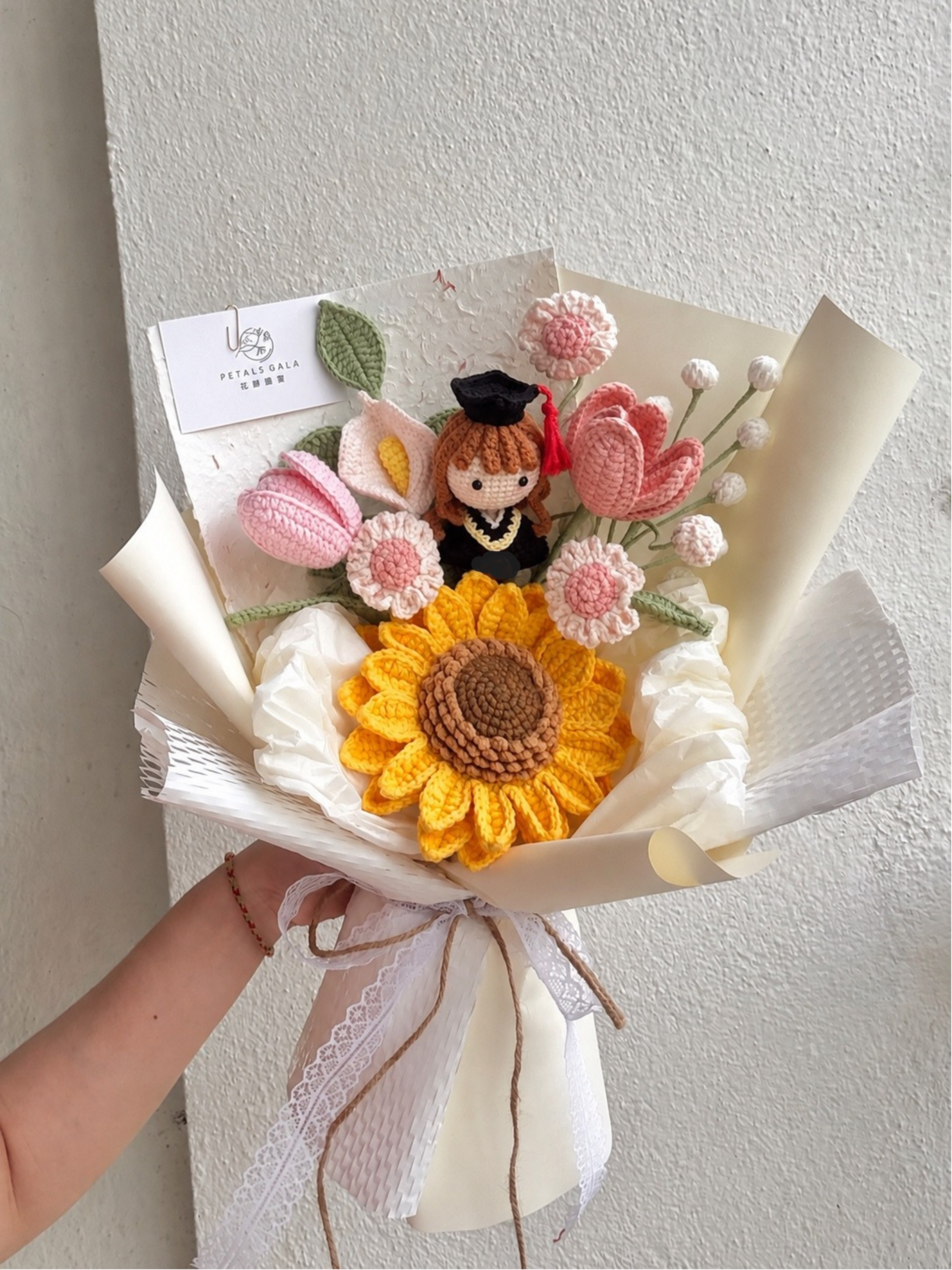 嫣粉毕业花束 Blush Graduation Bouquet